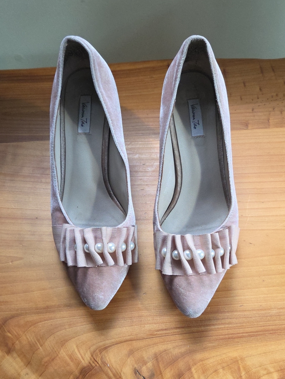 Anthropologie Vanessa Tao Velvet Ruffle Pearl Pointed Toe Heels Pumps 39